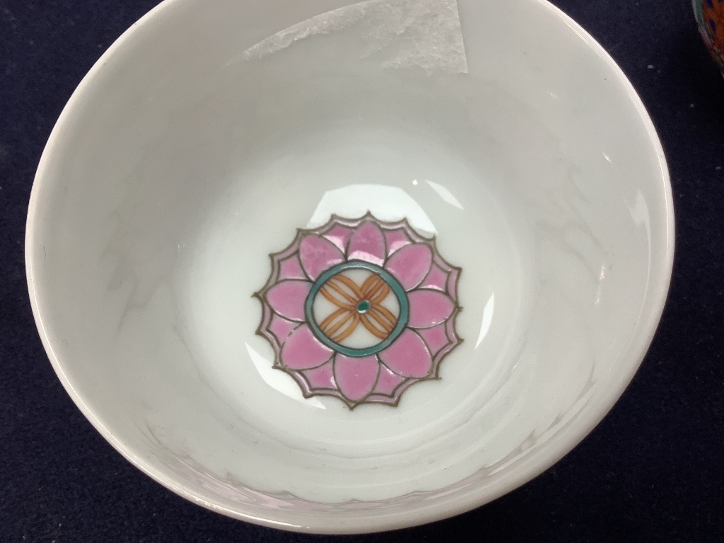 A pair of footed polychrome bowls, diameter 9cm